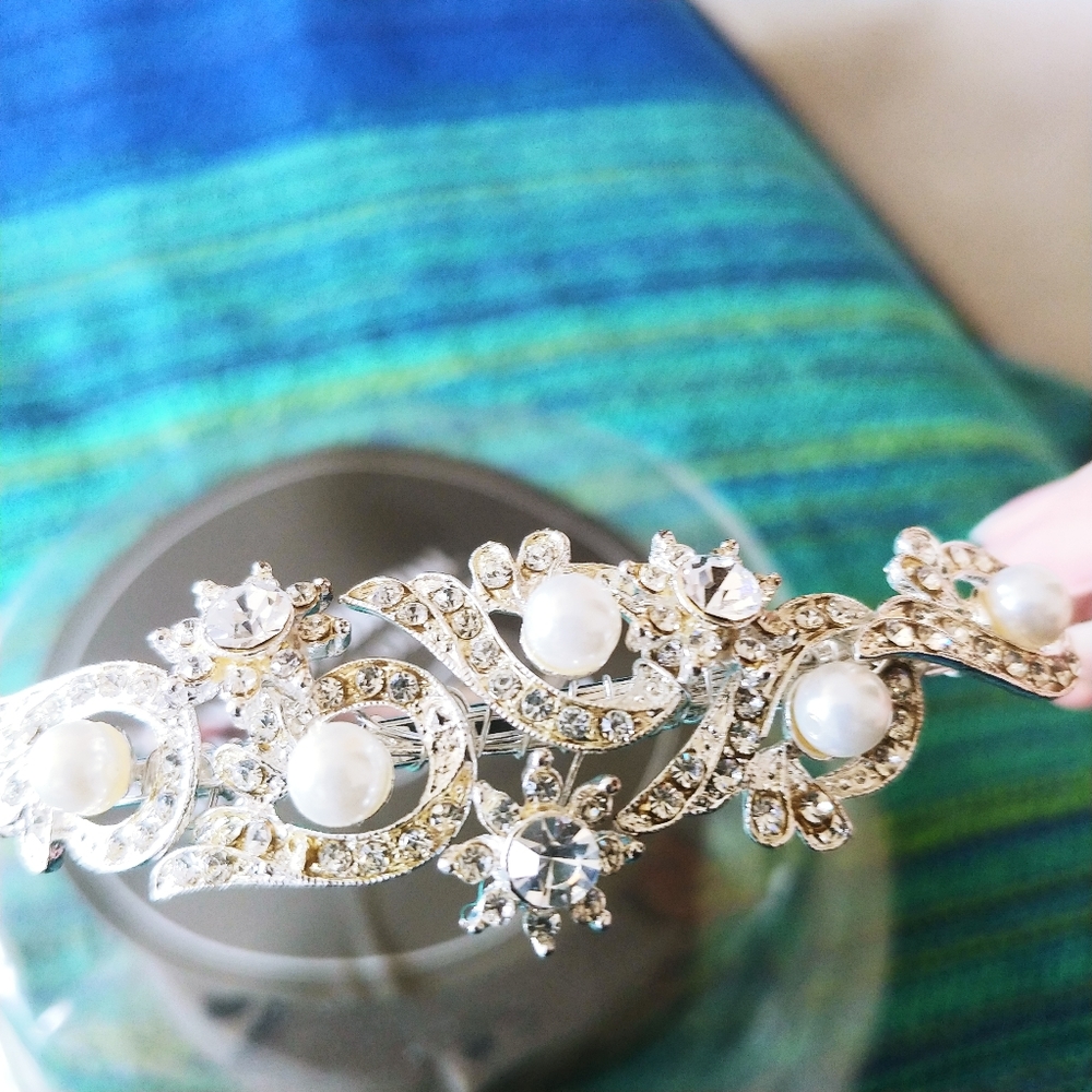 NWT- gorgeous David's Bridal Headpiece